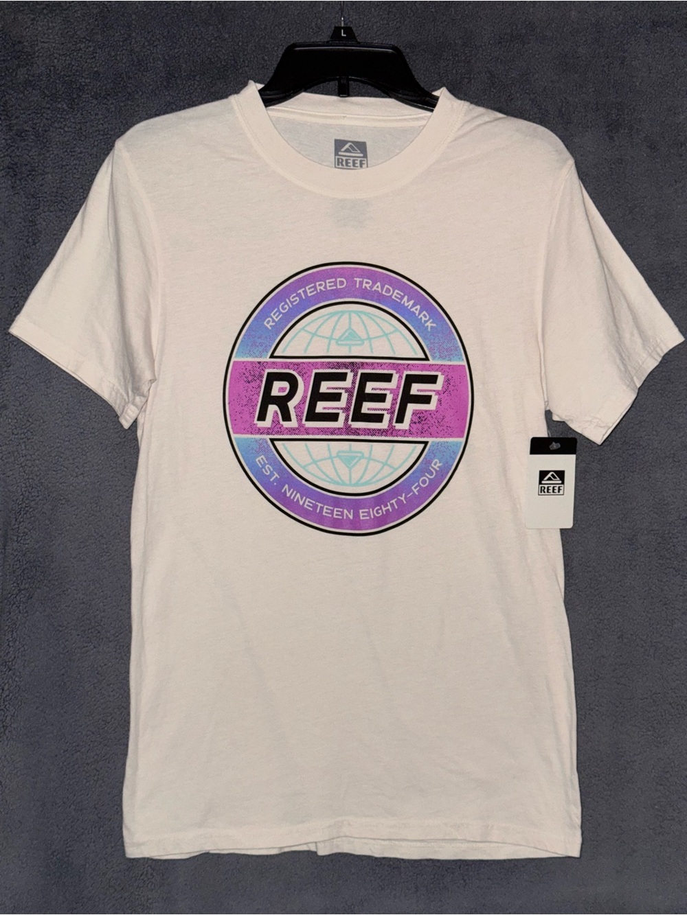 NWT Reef Cream Short-Sleeve Graphic Tee With A Retro Inspired Logo Size Small